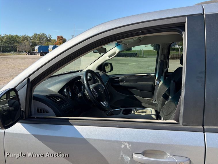 image for item FK3846 2016 Dodge Grand Caravan van