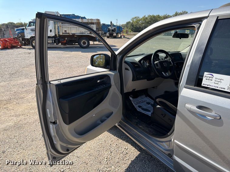 image for item FK3846 2016 Dodge Grand Caravan van