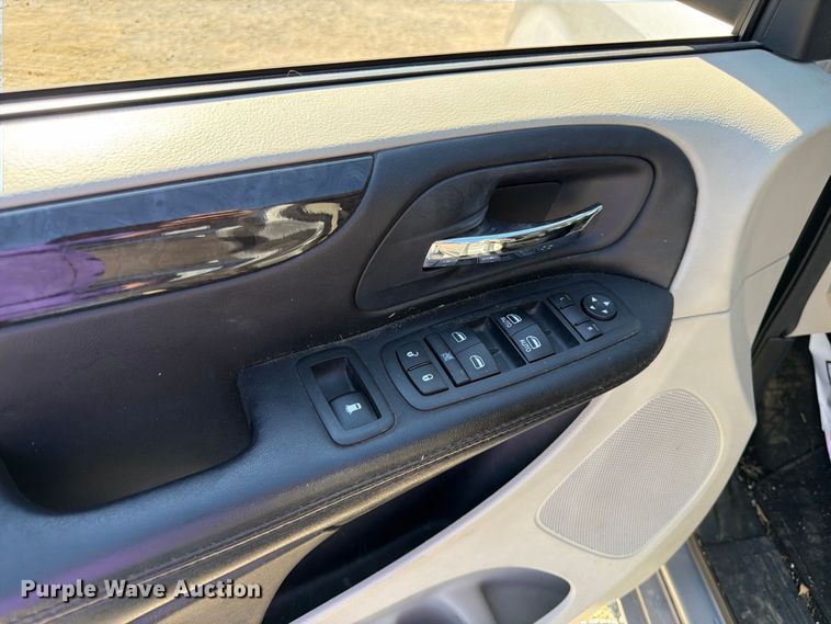 image for item FK3846 2016 Dodge Grand Caravan van