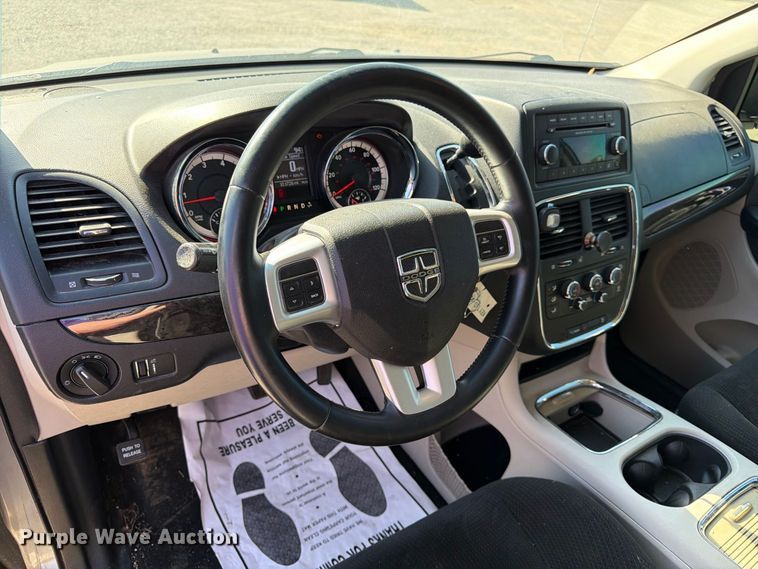 image for item FK3846 2016 Dodge Grand Caravan van