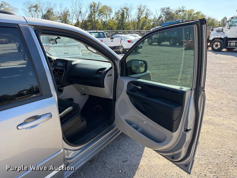 image for item FK3846 2016 Dodge Grand Caravan van