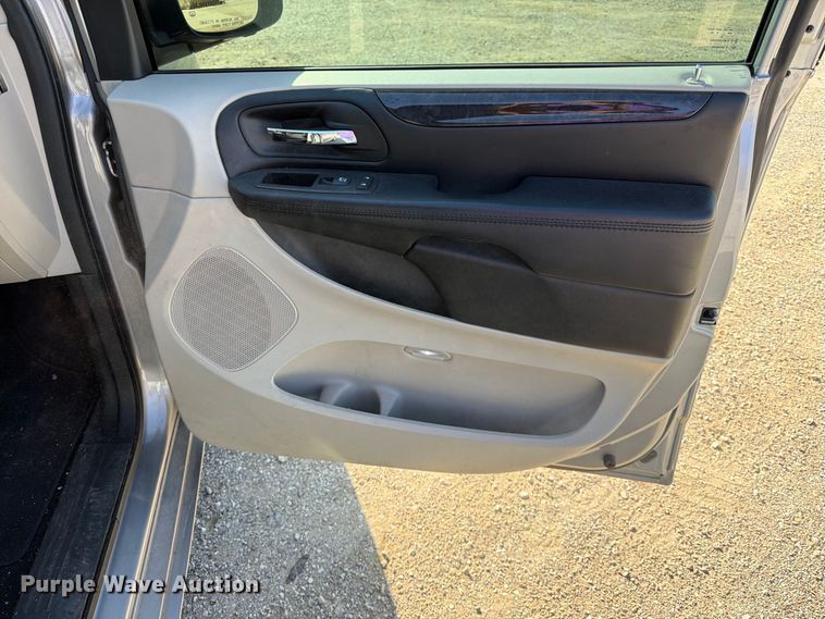 image for item FK3846 2016 Dodge Grand Caravan van
