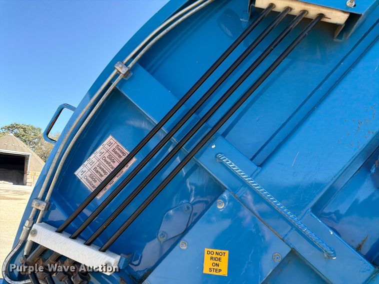 image for item FK3851 2020 Freightliner Business Class M2 refuse truck