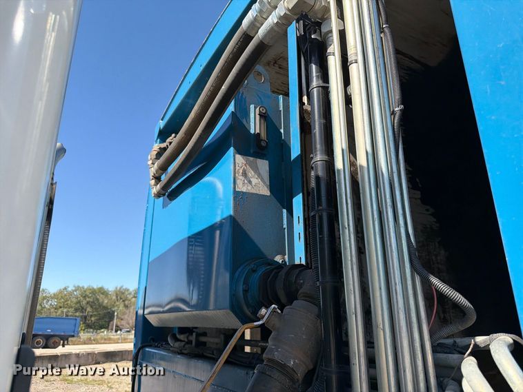 image for item FK3851 2020 Freightliner Business Class M2 refuse truck