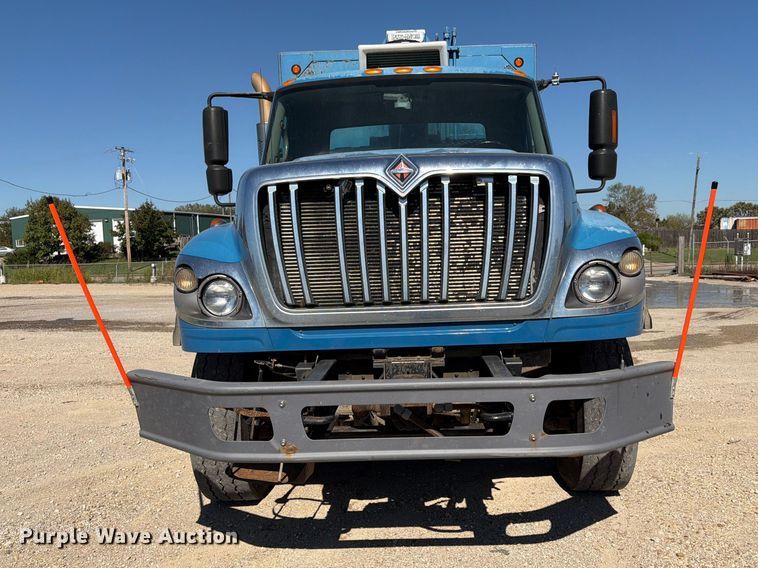 image for item FK3852 2010 International 7600 refuse truck