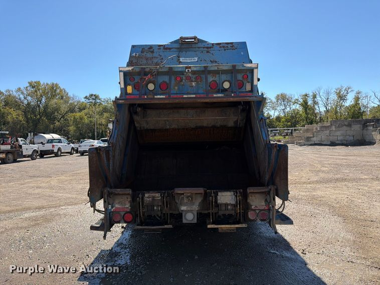 image for item FK3852 2010 International 7600 refuse truck