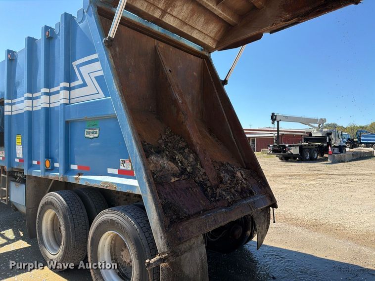 image for item FK3852 2010 International 7600 refuse truck