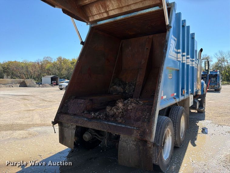 image for item FK3852 2010 International 7600 refuse truck