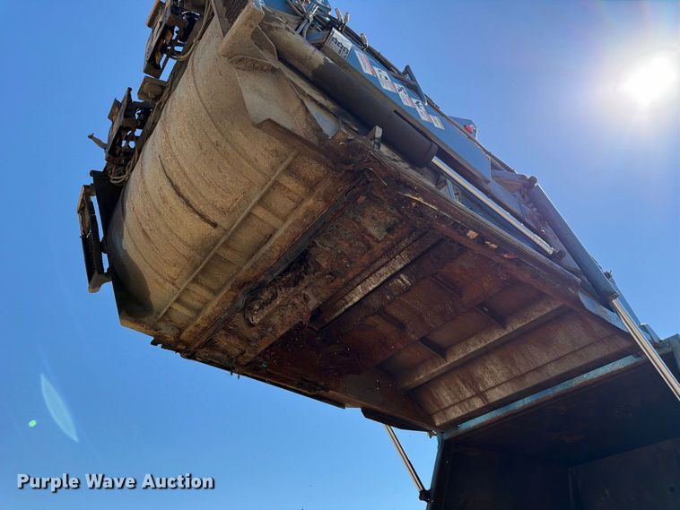 image for item FK3852 2010 International 7600 refuse truck