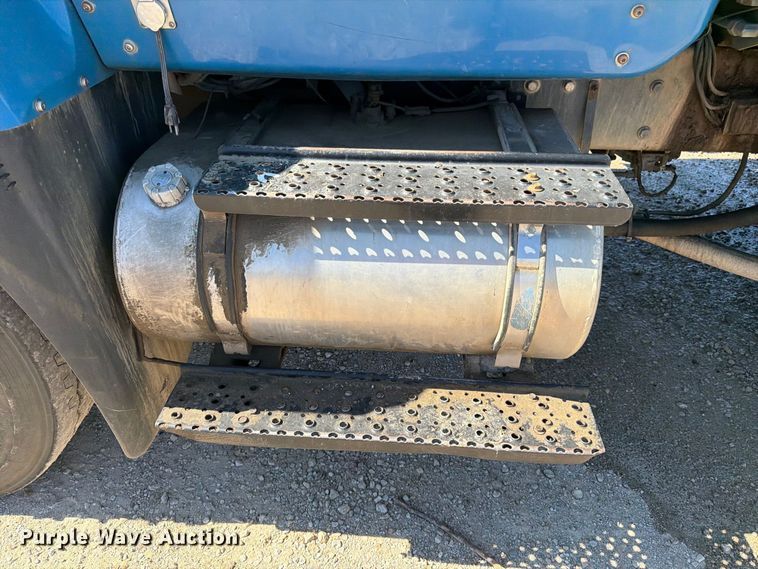 image for item FK3852 2010 International 7600 refuse truck