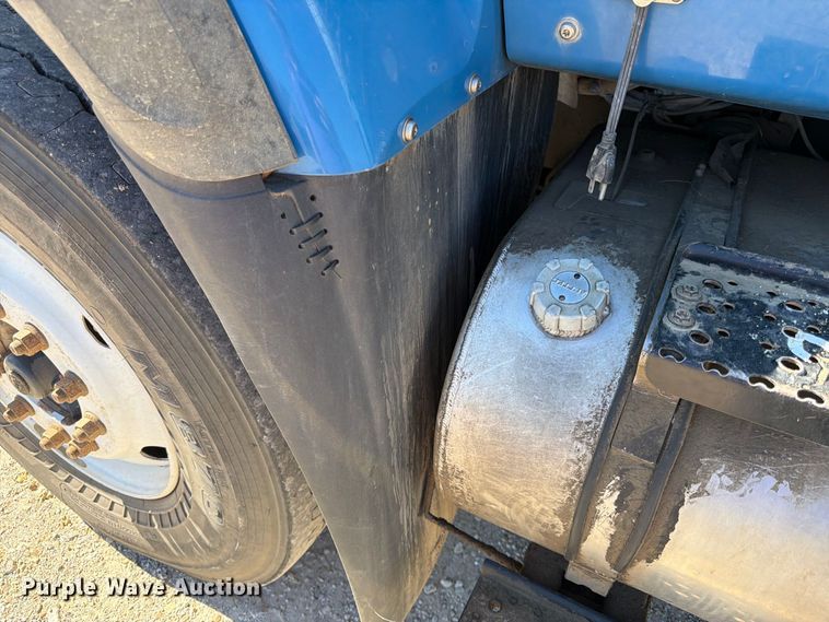 image for item FK3852 2010 International 7600 refuse truck