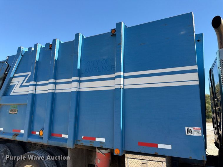 image for item FK3852 2010 International 7600 refuse truck