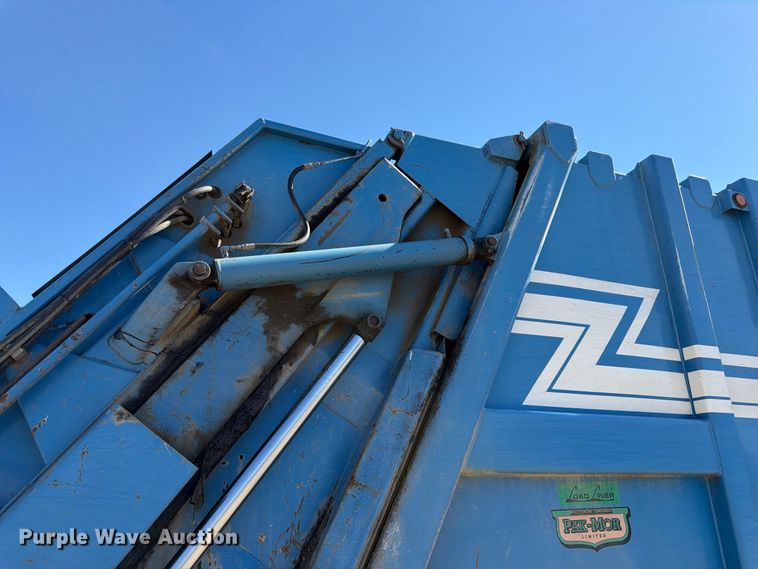 image for item FK3852 2010 International 7600 refuse truck