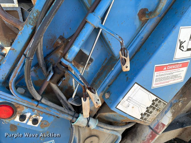 image for item FK3852 2010 International 7600 refuse truck