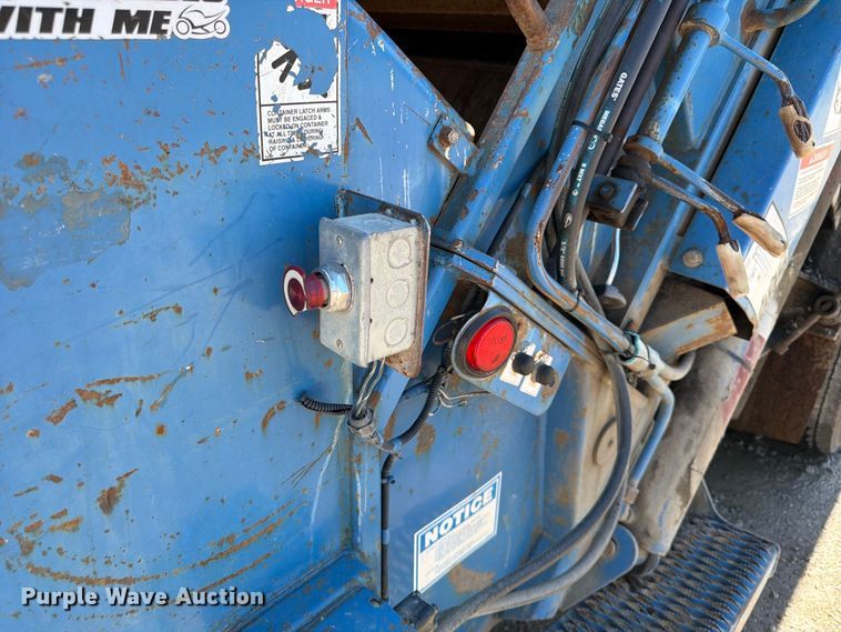 image for item FK3852 2010 International 7600 refuse truck