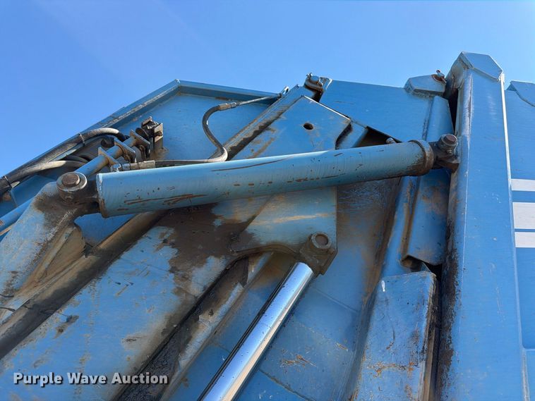 image for item FK3852 2010 International 7600 refuse truck