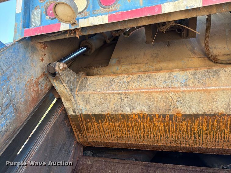 image for item FK3852 2010 International 7600 refuse truck