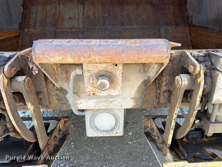 image for item FK3852 2010 International 7600 refuse truck