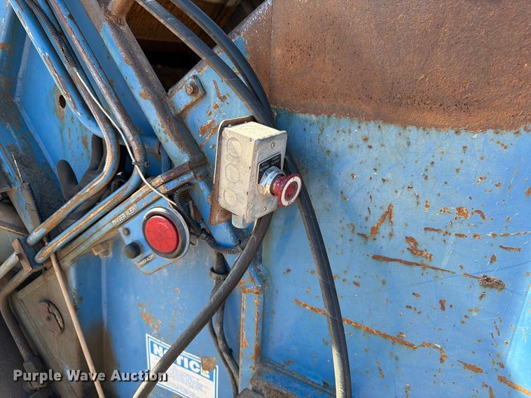 image for item FK3852 2010 International 7600 refuse truck