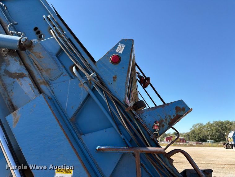 image for item FK3852 2010 International 7600 refuse truck