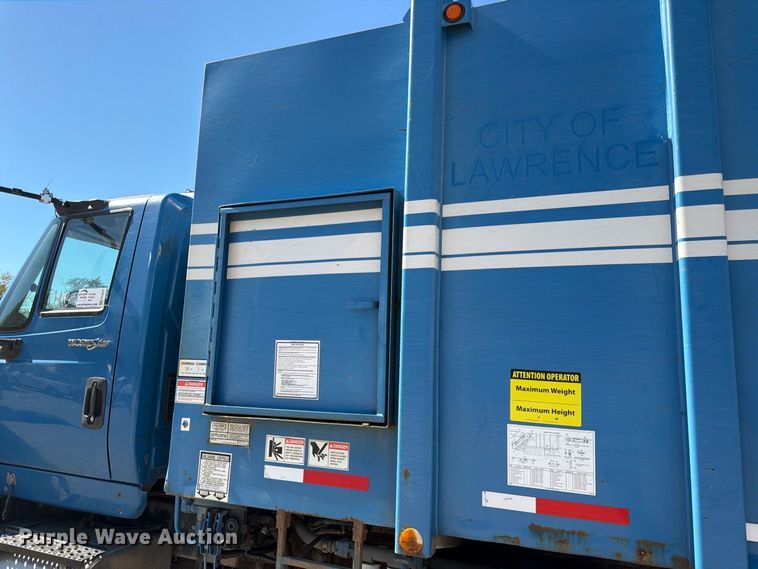 image for item FK3852 2010 International 7600 refuse truck
