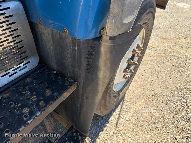 image for item FK3852 2010 International 7600 refuse truck