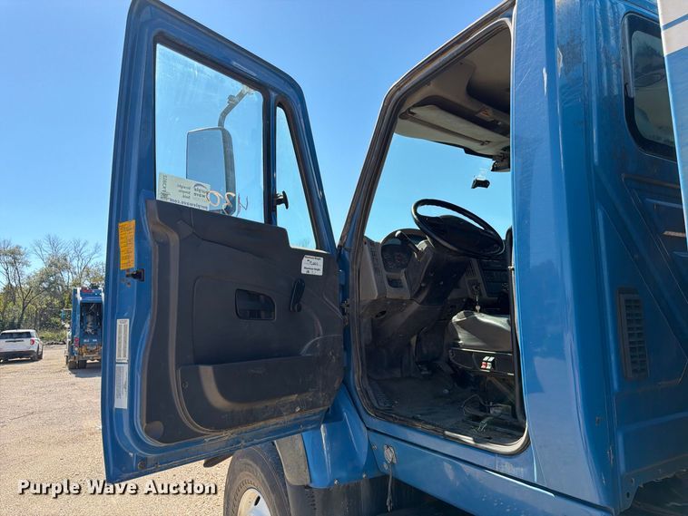 image for item FK3852 2010 International 7600 refuse truck
