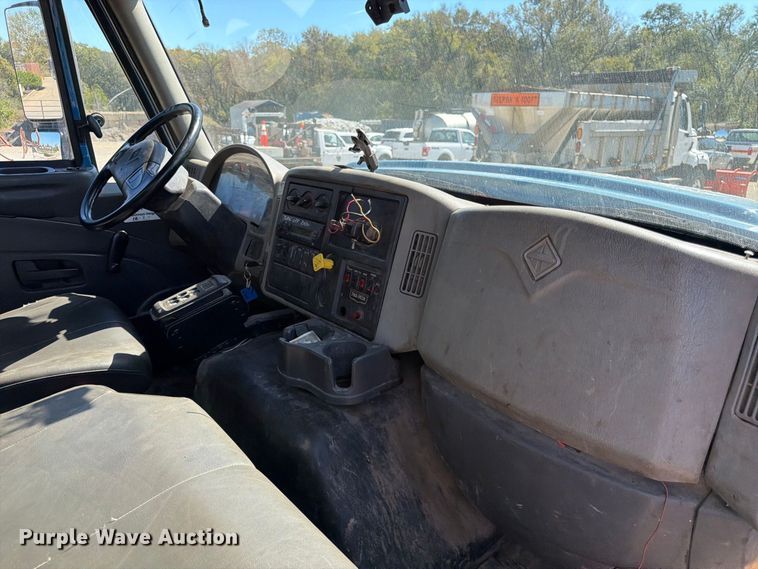image for item FK3852 2010 International 7600 refuse truck