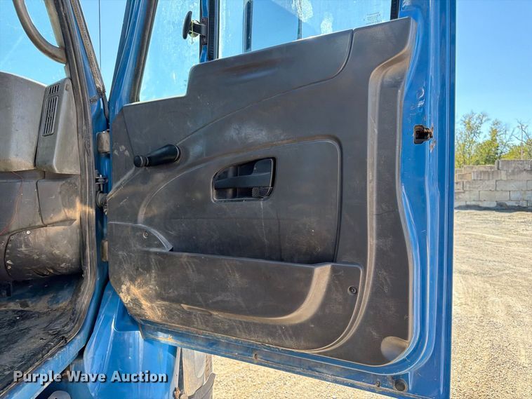 image for item FK3852 2010 International 7600 refuse truck