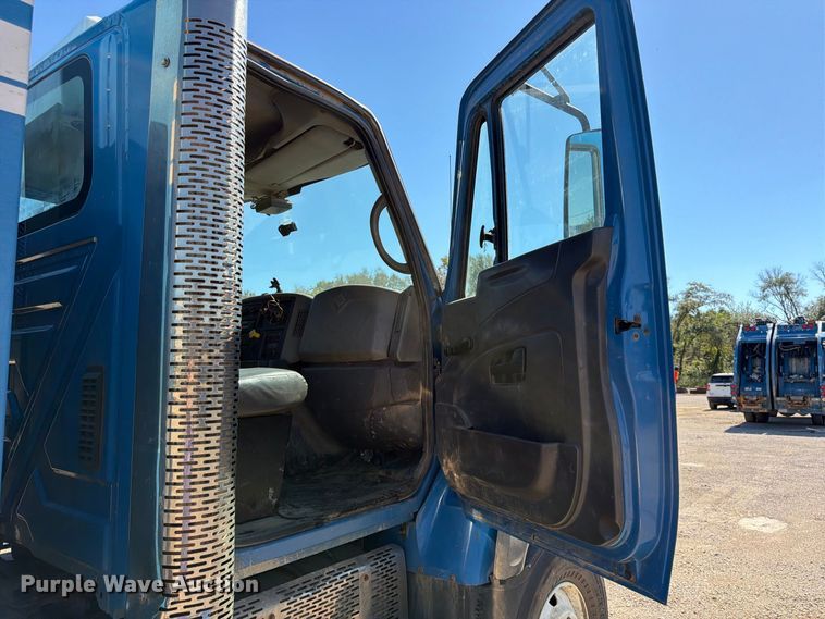 image for item FK3852 2010 International 7600 refuse truck