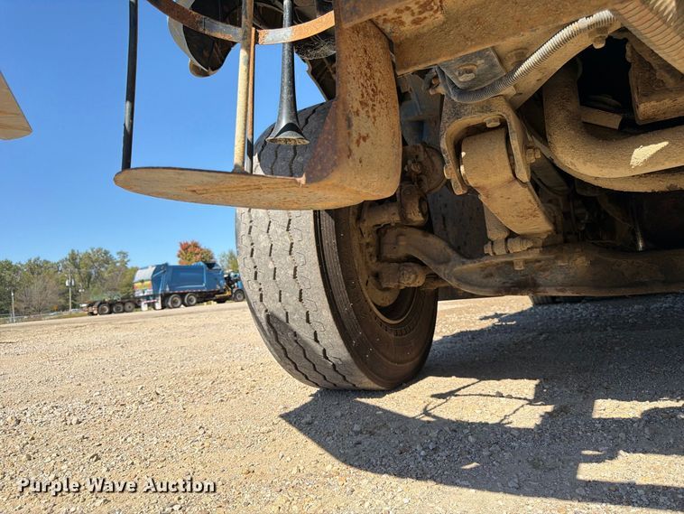 image for item FK3852 2010 International 7600 refuse truck