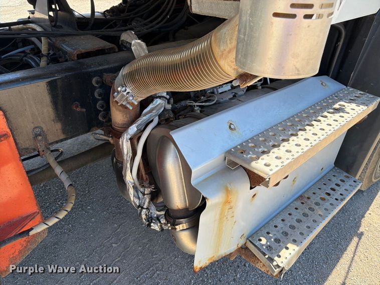 image for item FK3853 2015 Freightliner 108SD dump truck