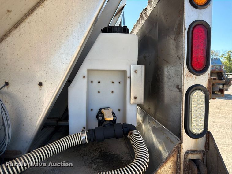image for item FK3853 2015 Freightliner 108SD dump truck