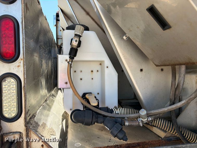 image for item FK3853 2015 Freightliner 108SD dump truck