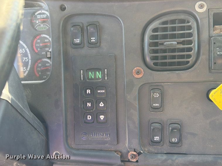 image for item FK3853 2015 Freightliner 108SD dump truck