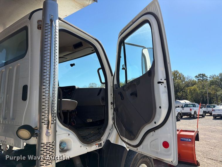 image for item FK3853 2015 Freightliner 108SD dump truck