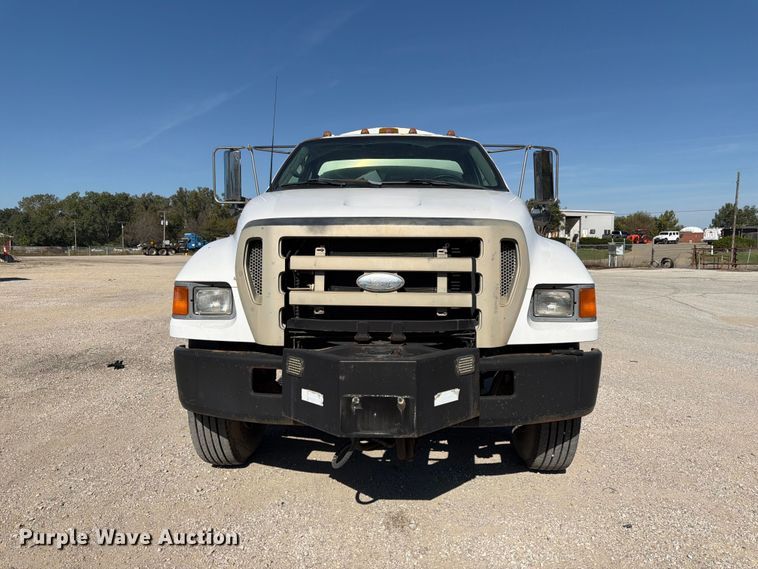 image for item FK3854 2004 Ford F750 oil distributor truck