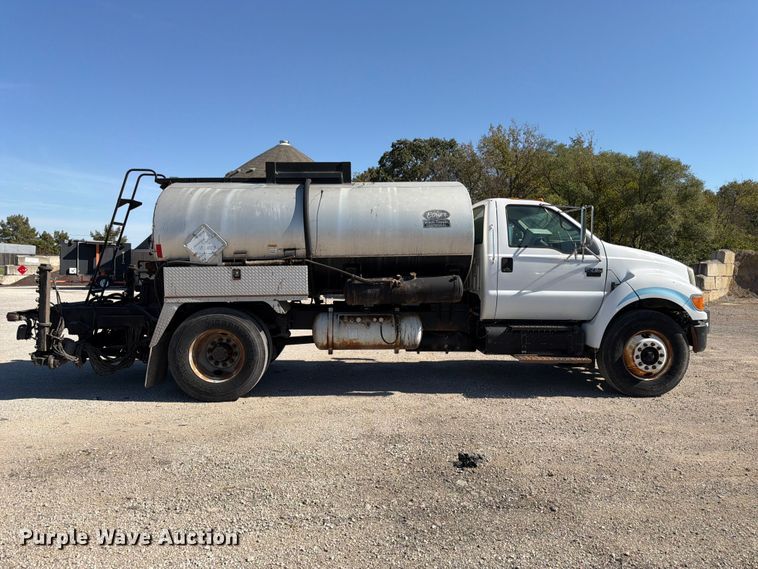 image for item FK3854 2004 Ford F750 oil distributor truck