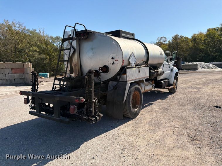 image for item FK3854 2004 Ford F750 oil distributor truck