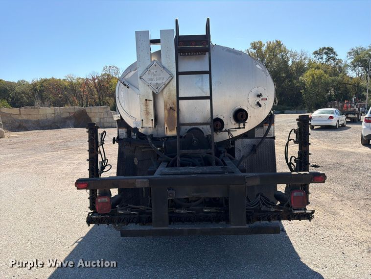 image for item FK3854 2004 Ford F750 oil distributor truck