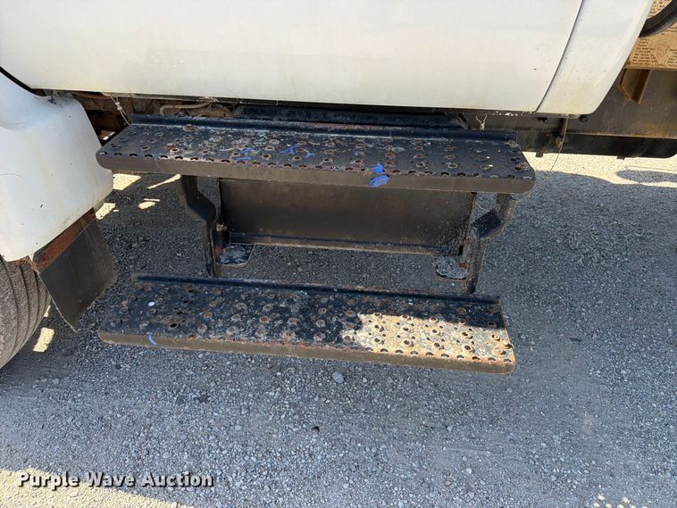 image for item FK3854 2004 Ford F750 oil distributor truck