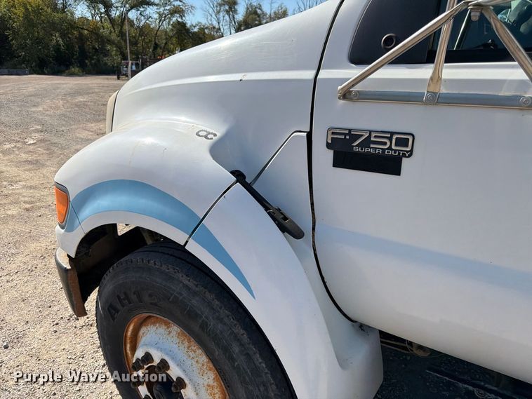 image for item FK3854 2004 Ford F750 oil distributor truck