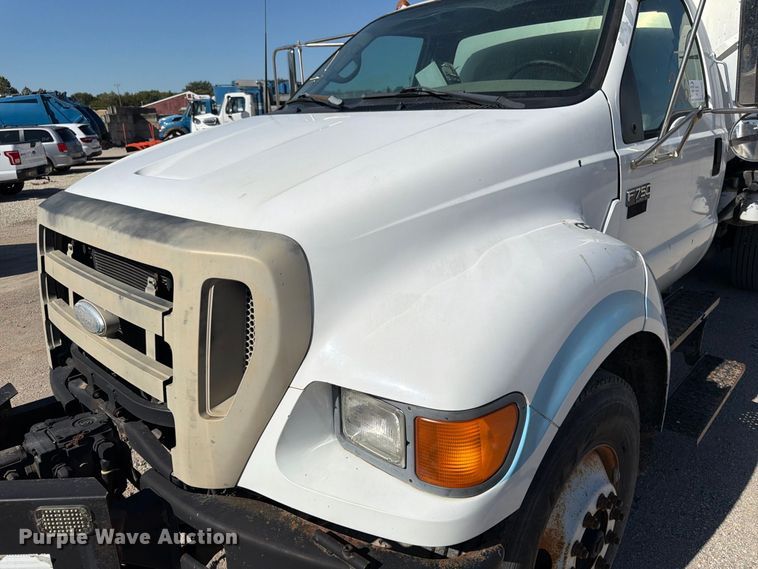 image for item FK3854 2004 Ford F750 oil distributor truck