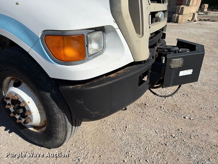 image for item FK3854 2004 Ford F750 oil distributor truck