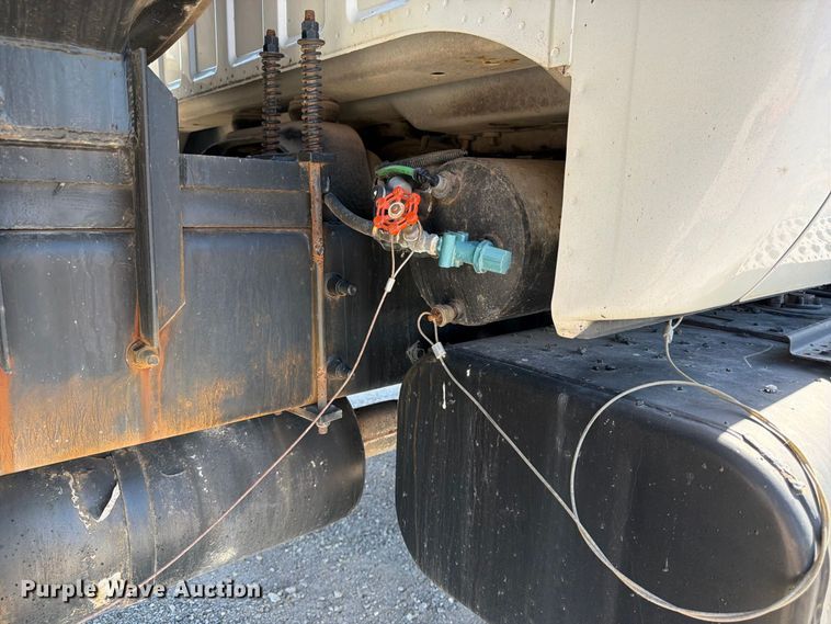 image for item FK3854 2004 Ford F750 oil distributor truck