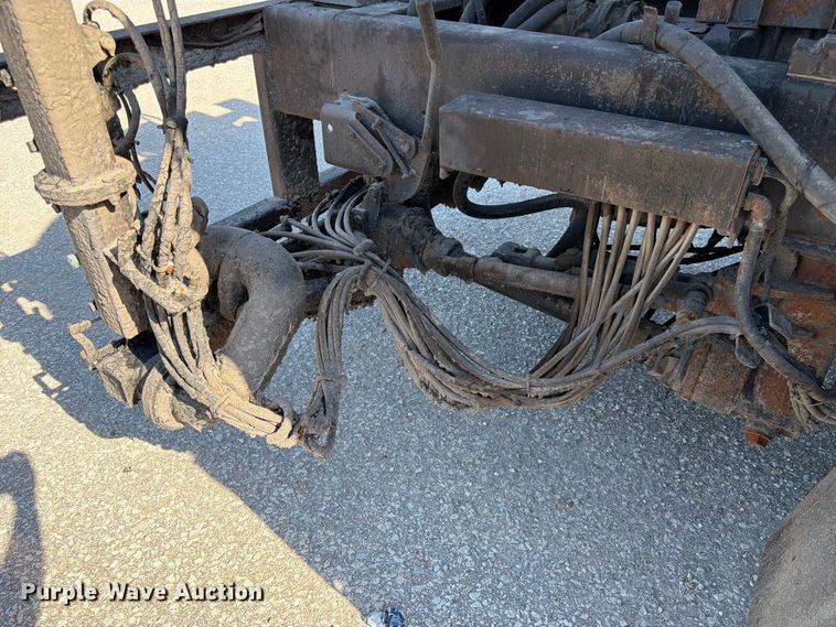 image for item FK3854 2004 Ford F750 oil distributor truck
