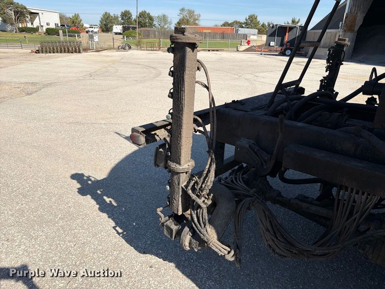 image for item FK3854 2004 Ford F750 oil distributor truck