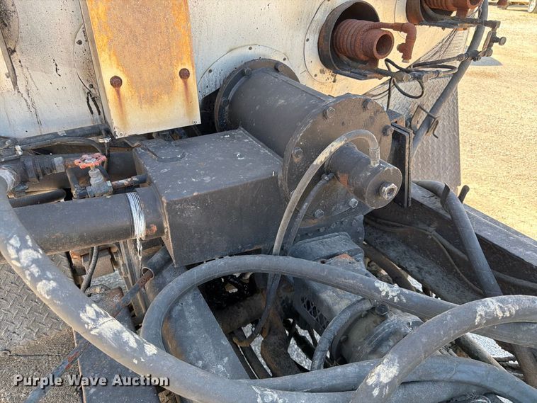 image for item FK3854 2004 Ford F750 oil distributor truck