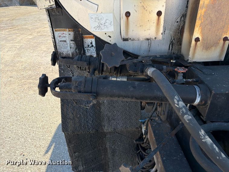 image for item FK3854 2004 Ford F750 oil distributor truck
