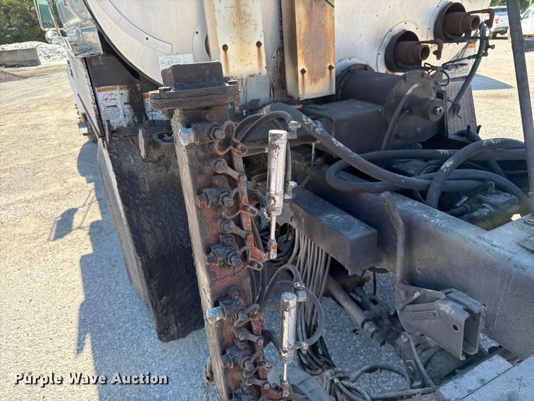 image for item FK3854 2004 Ford F750 oil distributor truck